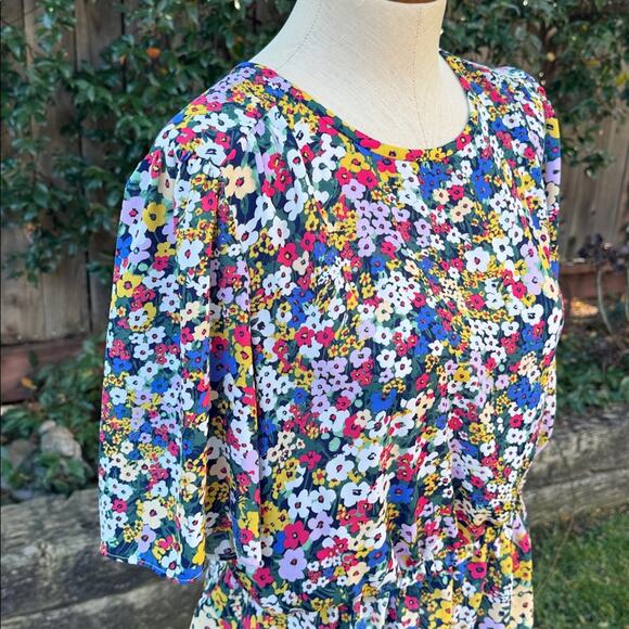Ann Taylor Vibrant Floral Blouse Women's Size Medium - Picture 2 of 10